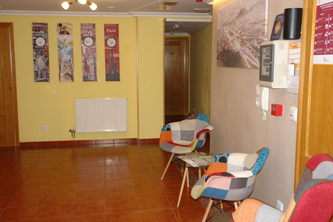 Hostal Campus Burgos Bagian luar foto
