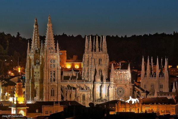 Hostal Campus Burgos Bagian luar foto
