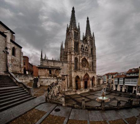 Hostal Campus Burgos Bagian luar foto