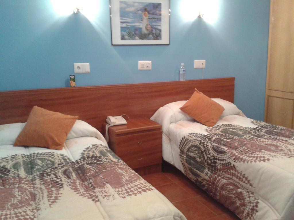 Hostal Campus Burgos Bagian luar foto