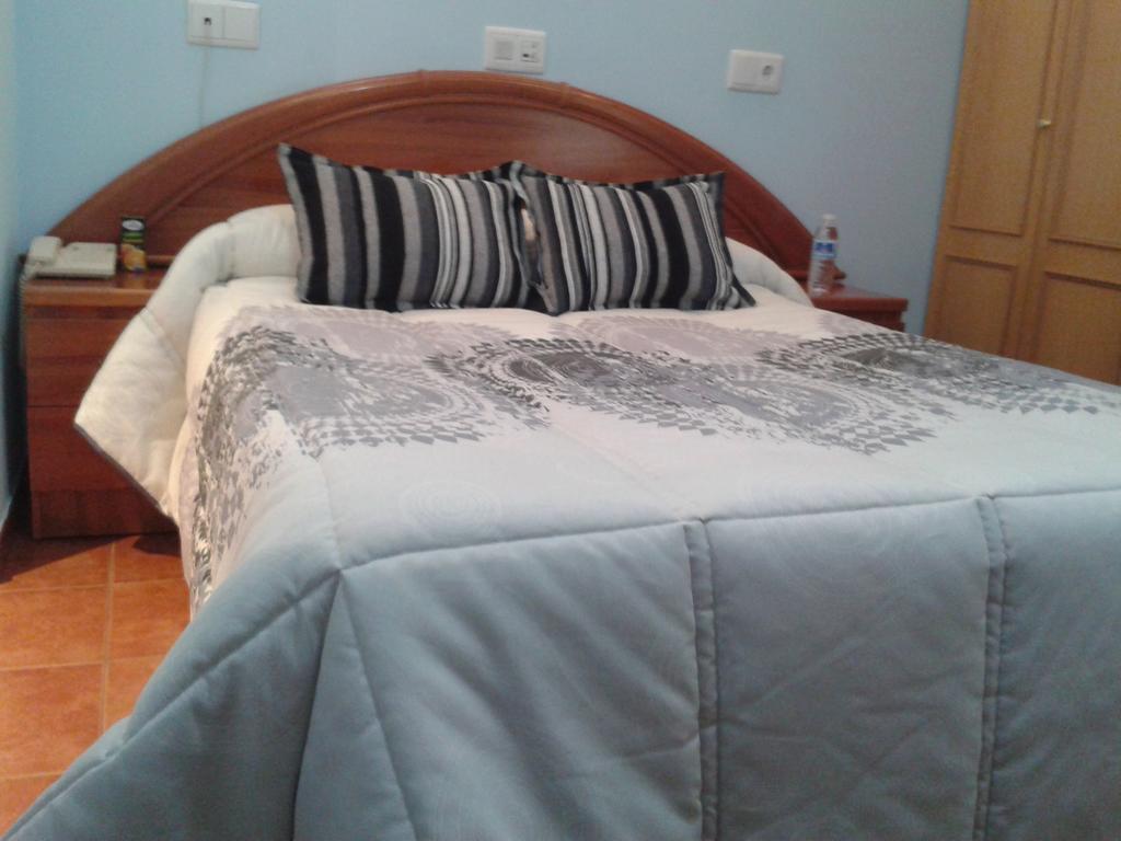 Hostal Campus Burgos Bagian luar foto