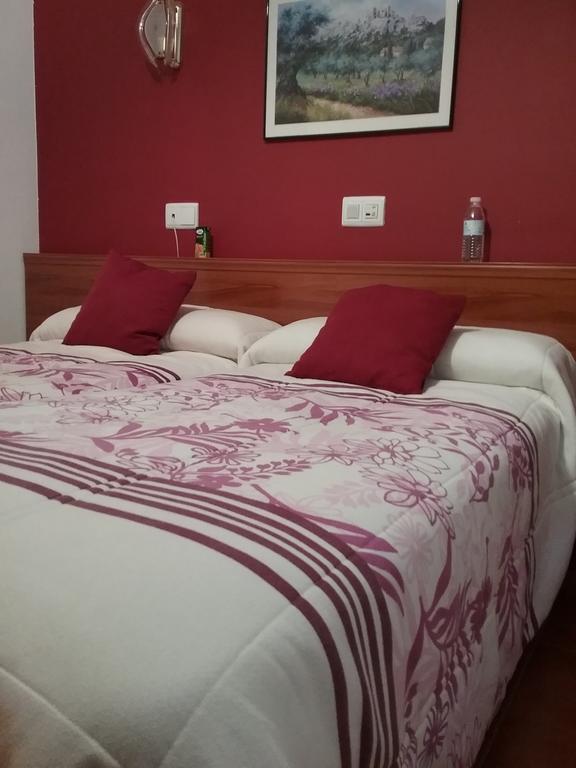 Hostal Campus Burgos Bagian luar foto