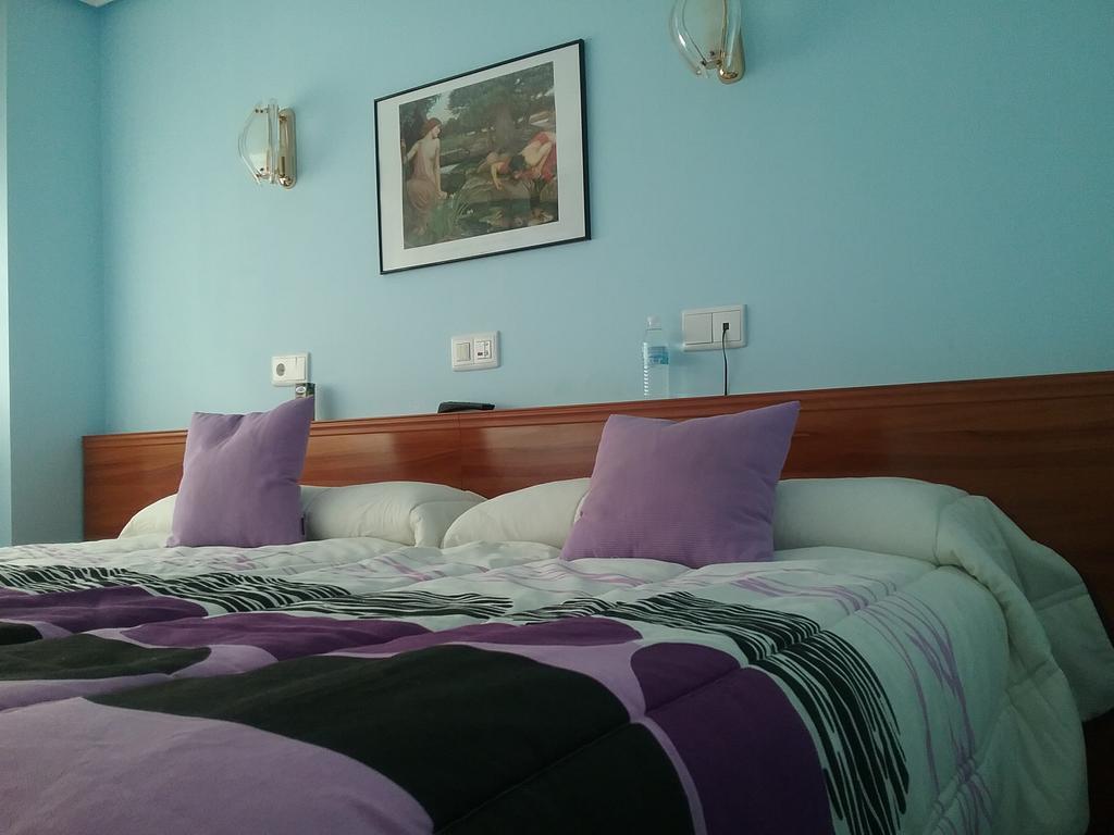 Hostal Campus Burgos Bagian luar foto