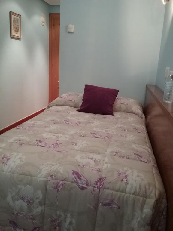 Hostal Campus Burgos Bagian luar foto