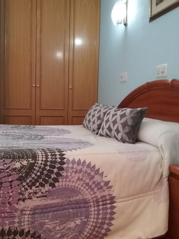 Hostal Campus Burgos Bagian luar foto