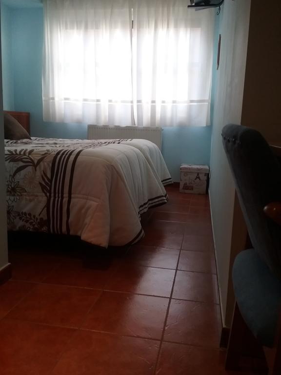 Hostal Campus Burgos Bagian luar foto