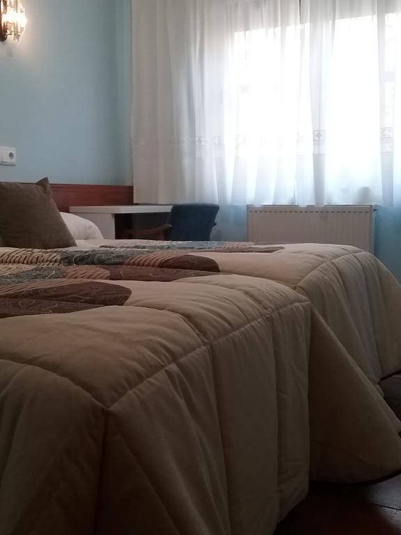 Hostal Campus Burgos Bagian luar foto