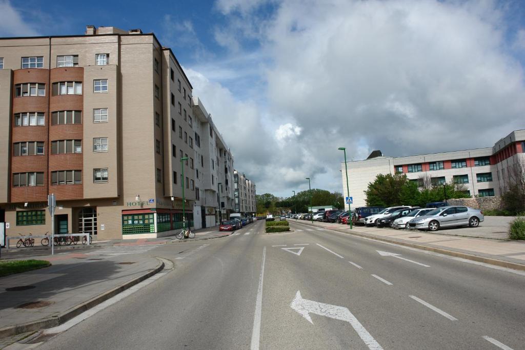 Hostal Campus Burgos Bagian luar foto
