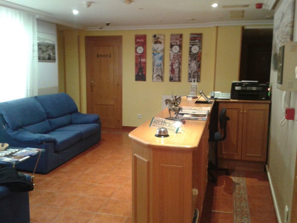 Hostal Campus Burgos Bagian luar foto
